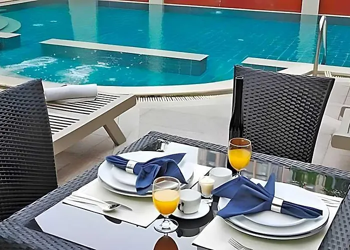 Asoke Sukhumvit By Uhg 4*